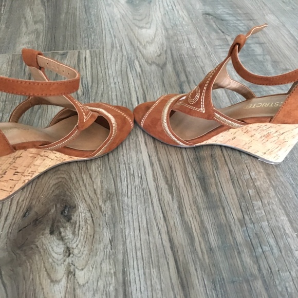 Shoes - Picture 3 of 4